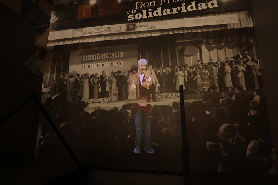 Don Francisco y la Solidaridad · Más alla del aplauso · U. Católica de Chile · 2025